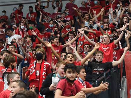 הקהל הירושלמי רוצה ניצחון (ברני ארודב)