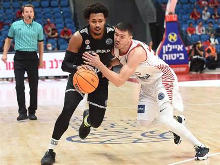 היחיד שמתפקד אצל הירושלמים. ג'יילן אדאמס (ברני ארדוב)