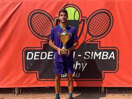 התואר בו זכה בקיץ האחרון ברומניה (צילום: פרטי. באדיבות איגוד הטניס)