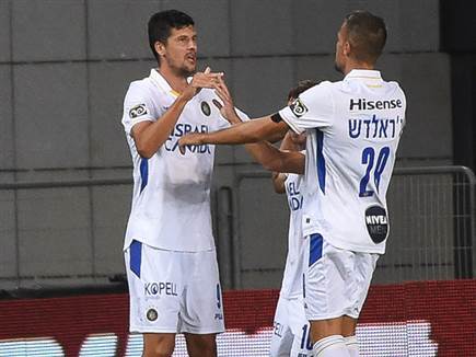 אבל אחר כך פריצה השלים צמד, 1:2 לאורחת בהפסקה (ברני ארדוב)