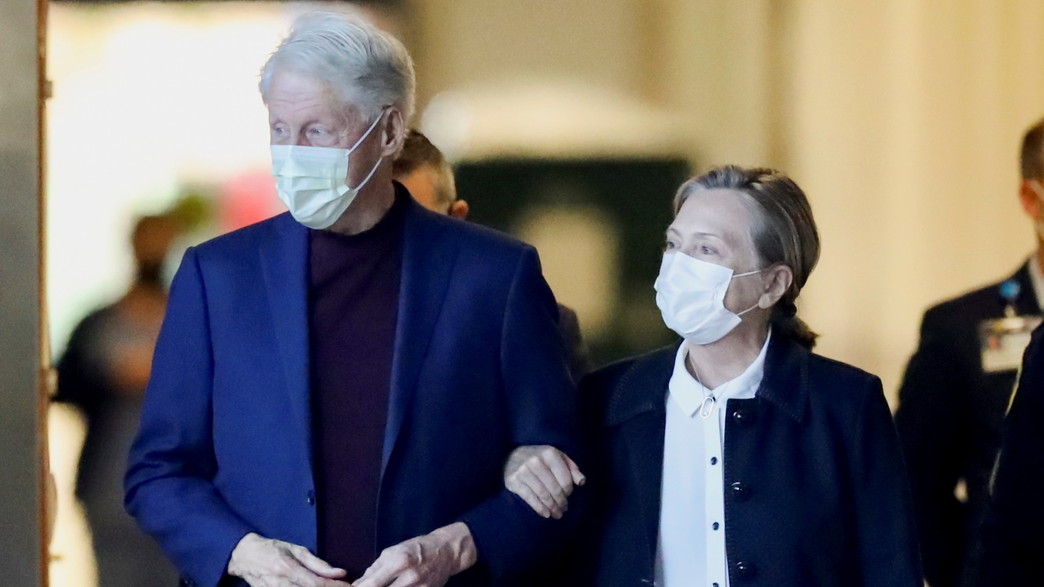 בני הזוג קלינטון ביציאה מבית החולים  בני הזוג קלינטון ביציאה מבית החולים