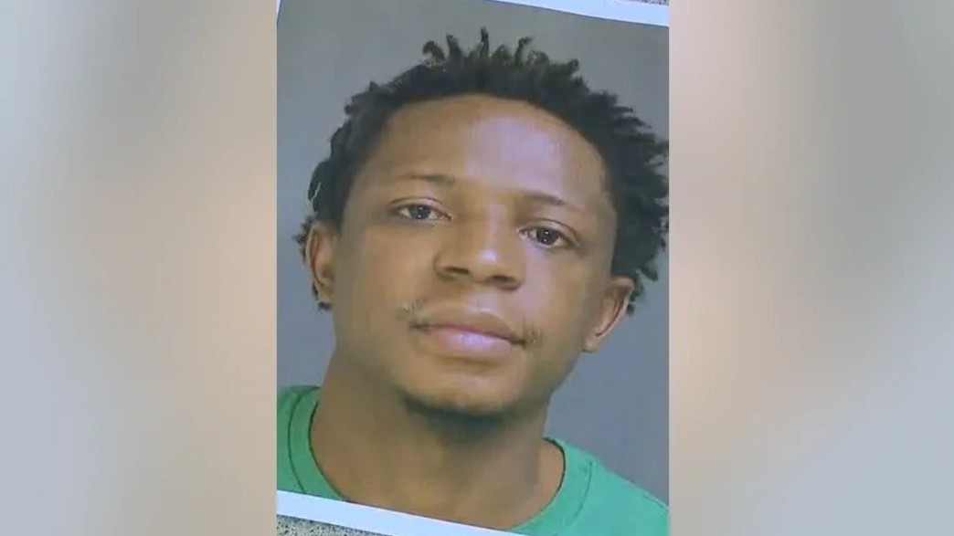 פיסטון נגוי , החשוד באונס נוסעת ברכבת בפילדלפיה. 