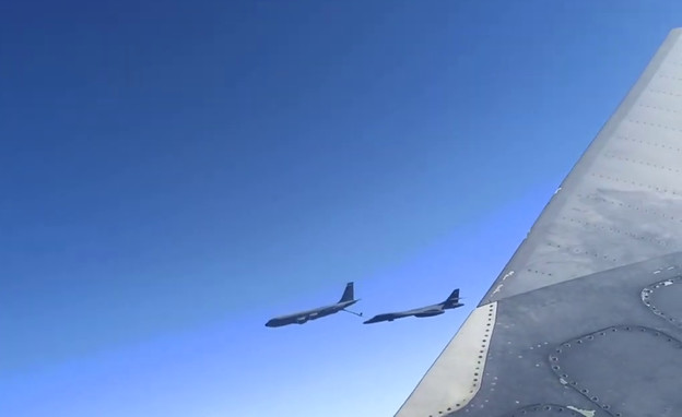 תקרית בין מפציצי ארה"ב ומטוסי רוסיה (צילום: Mil.ru, YouTube)