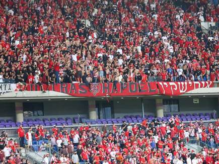 קהל רב הגיע לתמוך (דני מרון)