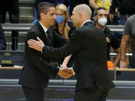 יאניס ספרופולוס ואורן עמיאל. זה לא היה כוחות (אלן שיבר)