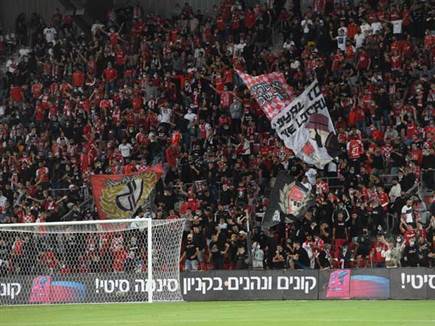 הקבוצה שלהם נראית טוב. אוהדי באר שבע (ברני ארדוב)