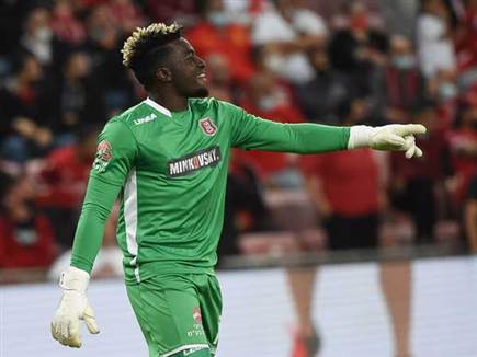 ספג שלושה שערים, אך עצר פנדל. אדלאיי (ברני ארדוב)