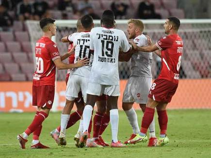 היו גם רגעים חמים במהלך המשחק. עימותים בין השחקנים (ברני ארדוב)