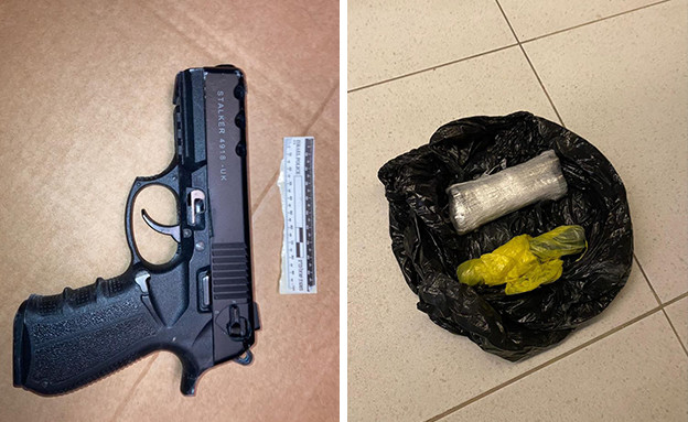 המשטרה חשפה מטען חבלה נשק וסמים בבית בבת ים (צילום: דוברות המשטרה)