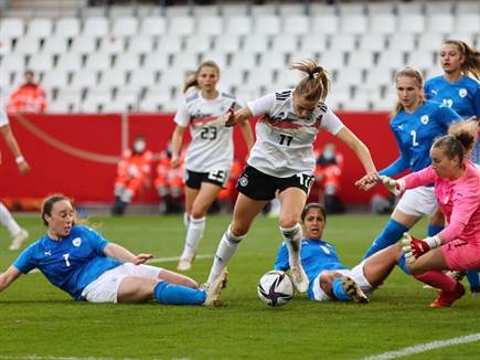 לאורה פרייגאנג לא התקשתה מול היריבות מישראל (Getty)