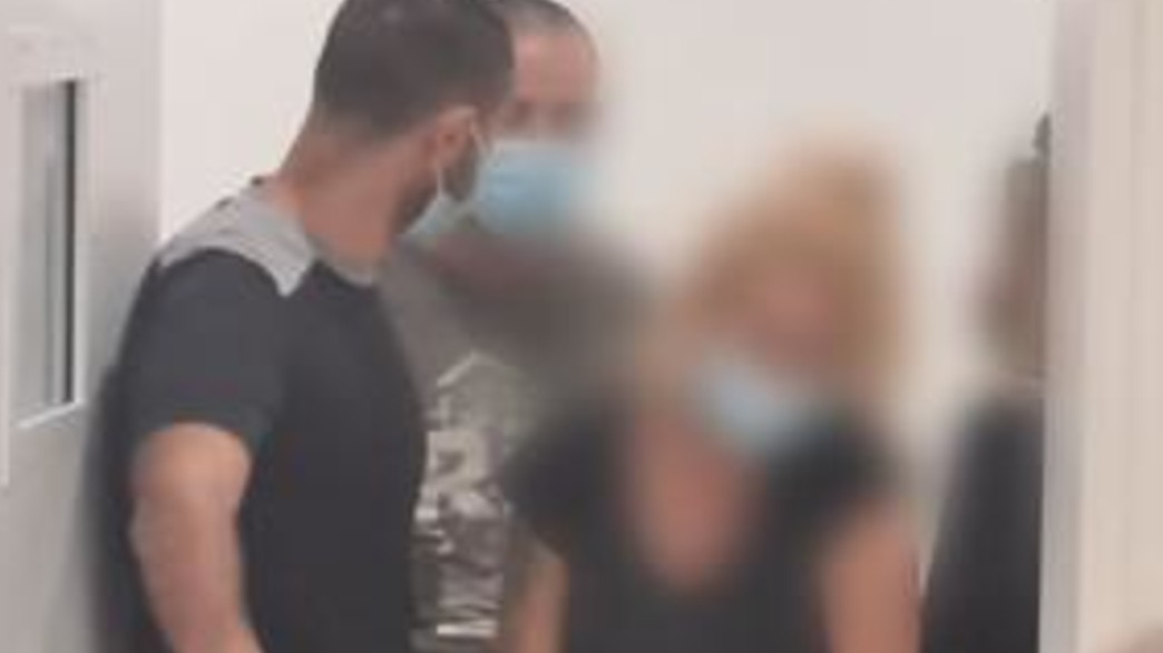 האם החשודה שסירסרה בביתה