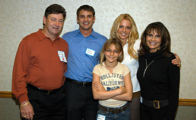 בריטני ספירס והמשפחה שלה ב-2003 (צילום: Photo by Kevin Mazur/WireImage)