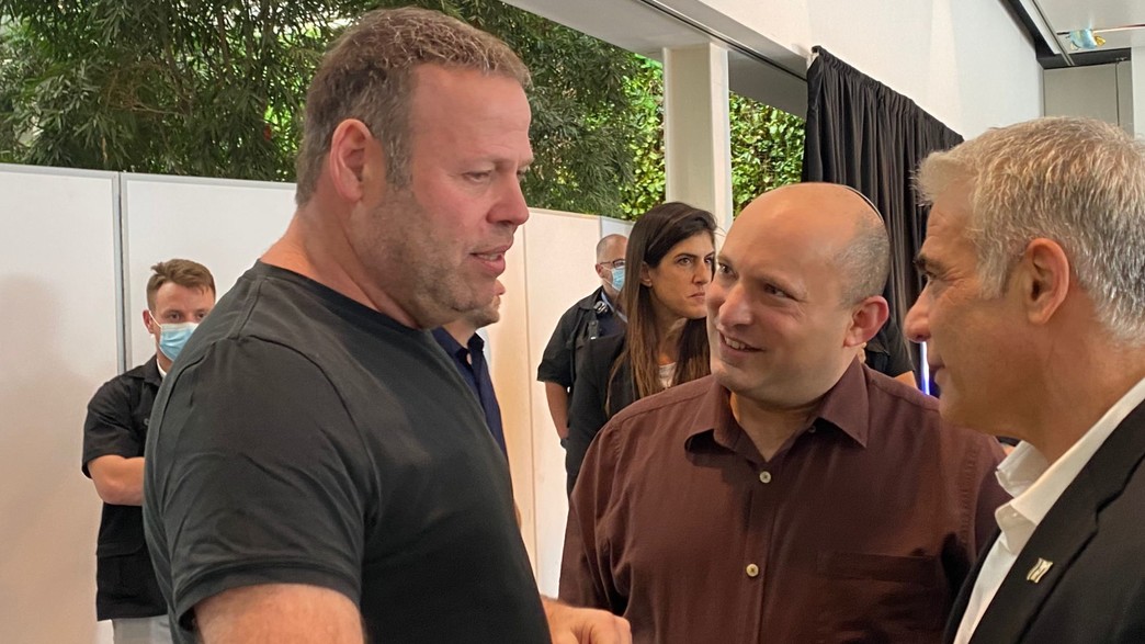 אדיר מילר, יאיר לפיד ונפתלי בנט בגיבושון הממשלה