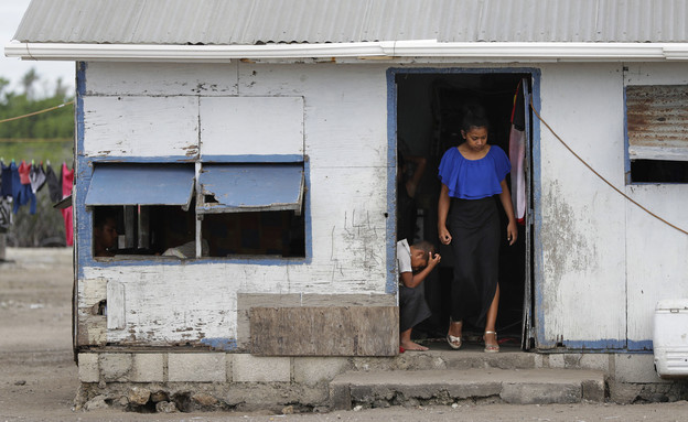 תושבים באיי טונגה (צילום: AP)