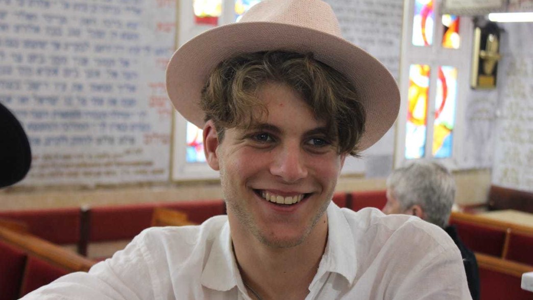 אביתר לרנר, בן 18 שמתמודד עם תסמונת טורט, שספג עלבונות באוטובוס