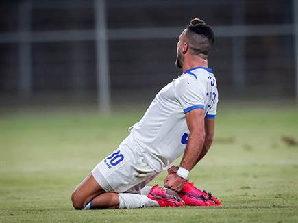 ונראה היה שהמארחת בדרך להפתעה (צילום: אנצ'ו גוש, סוכנות ג'יני)