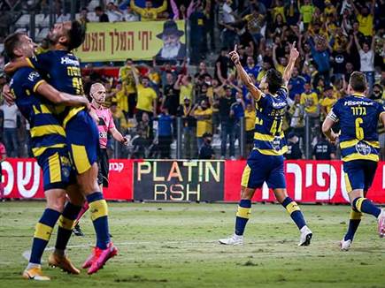 ונתן את האות לחגיגות (צילום: אנצ'ו גוש, סוכנות ג'יני)