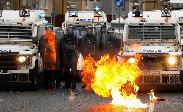מחאות בבלפסט בחודש אפריל (צילום: reuters)