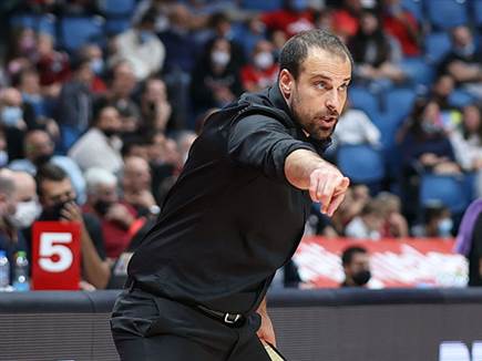 נתן השראה לשחקניו? הלפרין (דני מרון)