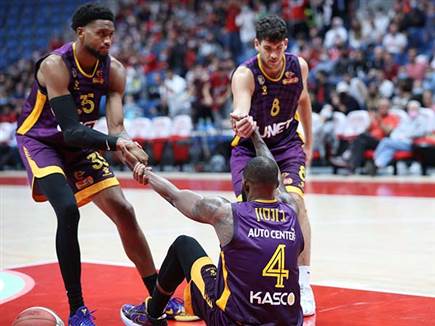 לא הזכירה את עצמה. חולון (דני מרון)