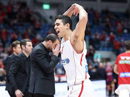 חגג בסיום. שגב (דני מרון)