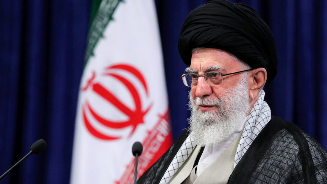 המנהיג העליון של אירן עלי חמינאי נואם