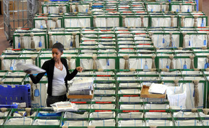 חבילות בדואר ישראל, ארכיון (צילום: פלאש 90, יוסי זליגר)