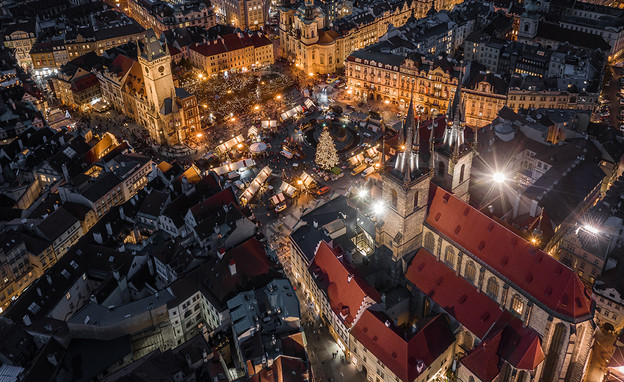 כיכר העיר עם השוק התוסס, פראג (צילום: Czechia, shutterstock)