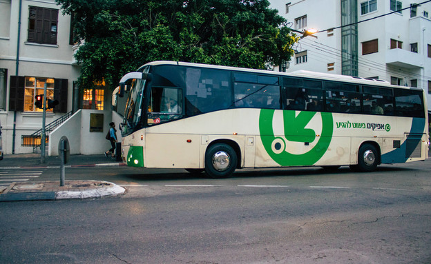 אוטובוס של חברת אפיקים בתל אביב, דצמבר 2020 (צילום: Jose HERNANDEZ Camera 51, shutterstock)