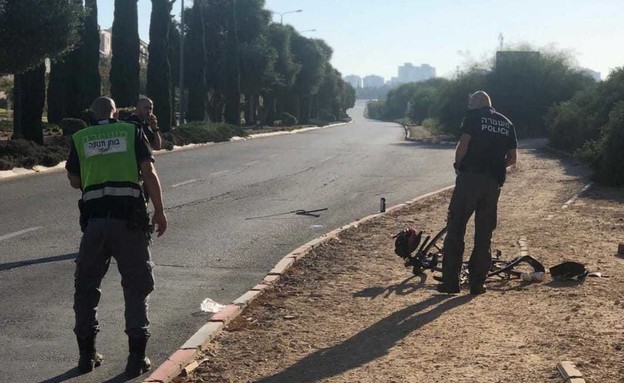 תאונת דרכים בשד' נים בראשל"צ (צילום: דוברות המשטרה)