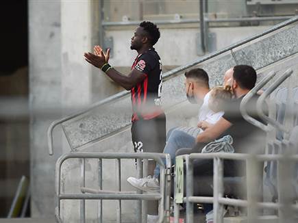 אגאדה. נהנה מכל רגע (ברני ארדוב)