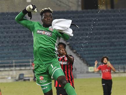 שחקני ירושלים מאושרים בסיום (ברני ארדוב)