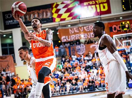 גארט. ניהל את ההתקפה (מנהלת הליגה,  עודד קרני)