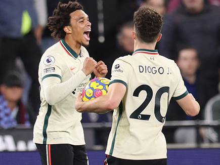 המשיך עם כדור חופשי גדול שלו. אלכנסדר ארנולד (GETTY)