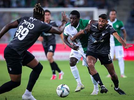 הרבה בזכות עוד תצוגת תכלית של עלי מוחמד במרכז השדה (מאור אלקסלסי)