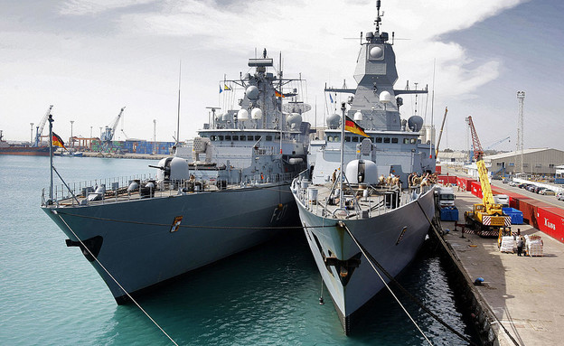 ספינת המלחמה (צילום: MICHAEL KAPPELER/AFP, GettyImages)