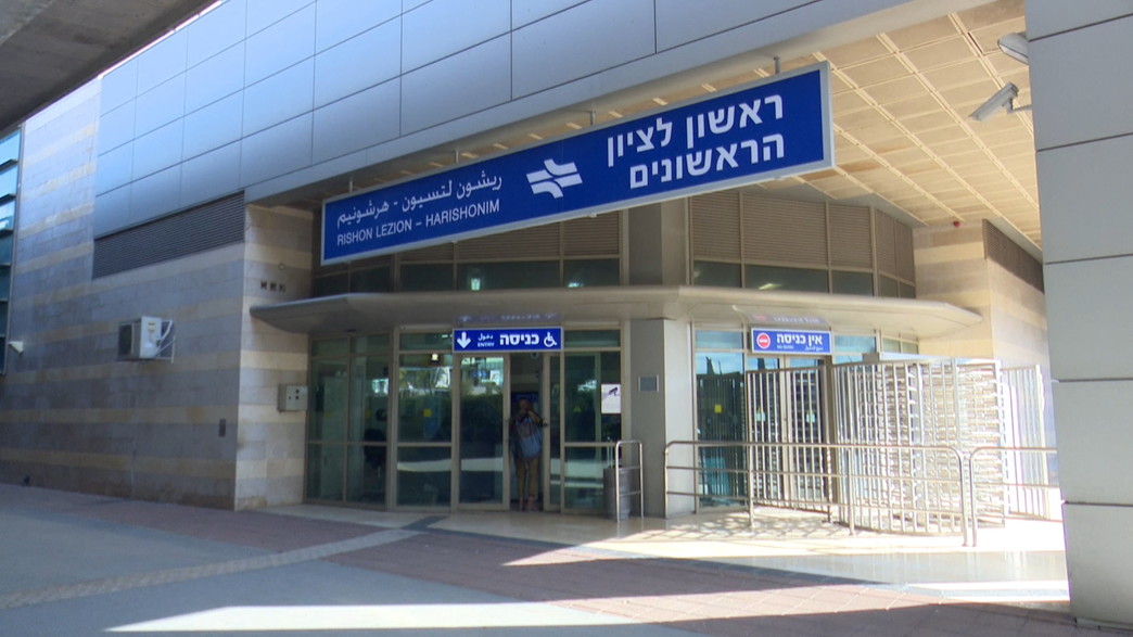 תחנת הרכבת בראשון לציון, הראשונים תחנת הרכבת בראשון לציון, הראשונים