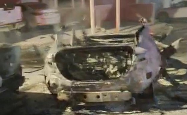 פיצוץ מטען חבלה ברכב באיבטין (צילום: דוברות המשטרה)