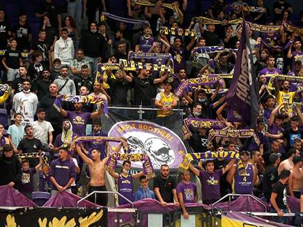 גם הקהל הביתי סייע לה לחזור למשחק (צילום: אלן שיבר)