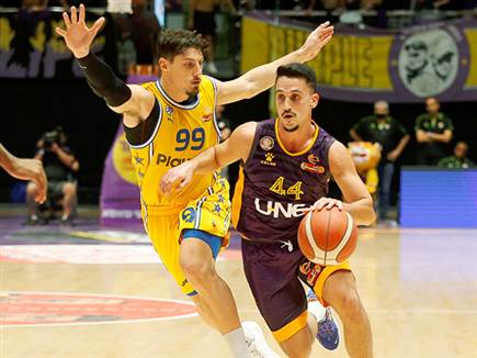 חולון החלה את הבריחה בדקות האחרונות (צילום: אלן שיבר)