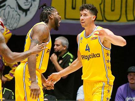 מכבי, מנגד, לא הסכימה לוותר (צילום: אלן שיבר)