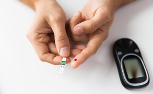 בדיקת סוכרת (צילום: Shutterstock)