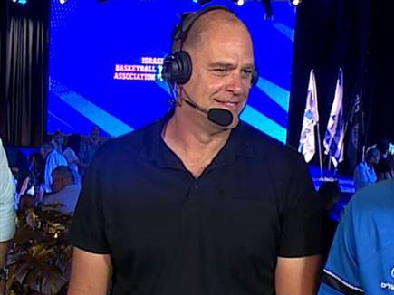 היה רוצה לראות יותר הגנה. הנפלד