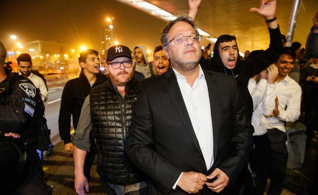 ח"כ איתמר בן גביר בהפגנת פעילי ימין בגשר המיתרים ב (צילום: שלו שלום, TPS)