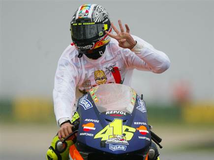 תמיד נותן שואו