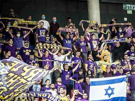 האוהדים האורחים התאכזבו לבסוף (מנהלת הליגה, עודד קרני)