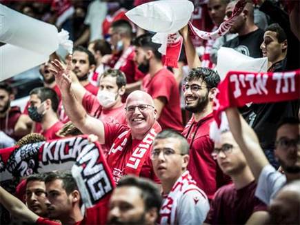 האדומים ביציעים (מנהלת הליגה, עודד קרני)