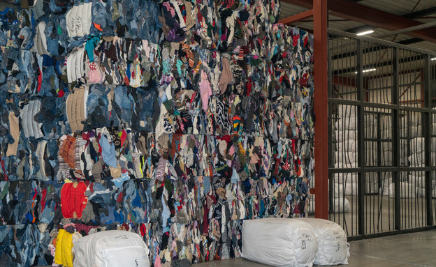 Piles of clothes being sent to Africa (Photo: Martin de Jong, shutterstock)