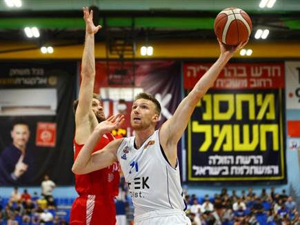 ואן וליט. רשם נקודות חשובות (לירון מולדובן, מנהלת הליגה)