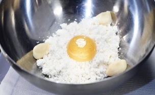 פופה שף חדש קינוח שנראה כמו ביצה  (צילום: ג'ינג'ר יחסי ציבור,  יח"צ)
